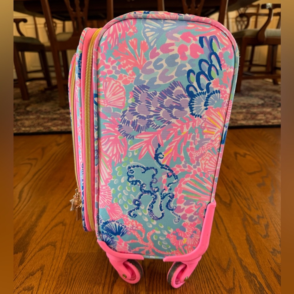 Lilly Pulitzer Carry On Luggage Suitcase Splendor in the Sand - Picture 15 of 17